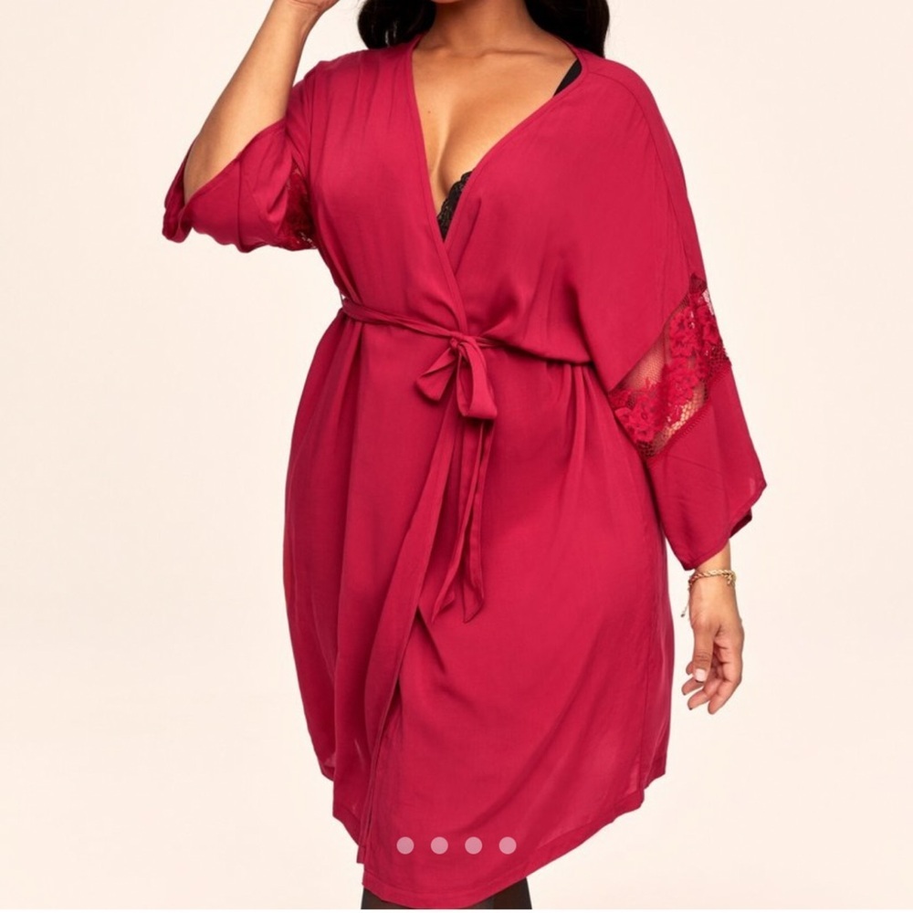 Red robe - Picture 5 of 6